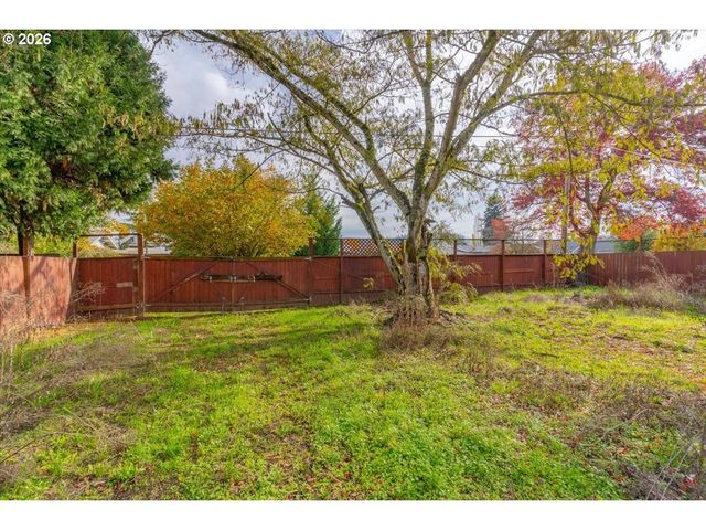 289 S 3RD St, Lebanon, OR 97355