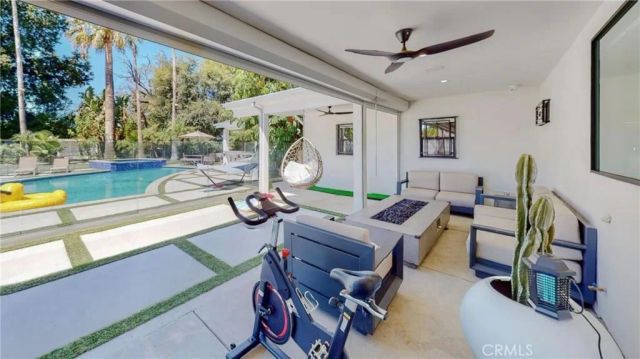 6945 Amestoy, Los Angeles, CA 91406