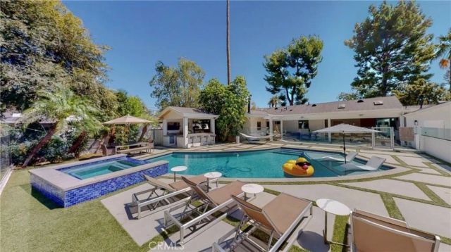6945 Amestoy, Los Angeles, CA 91406