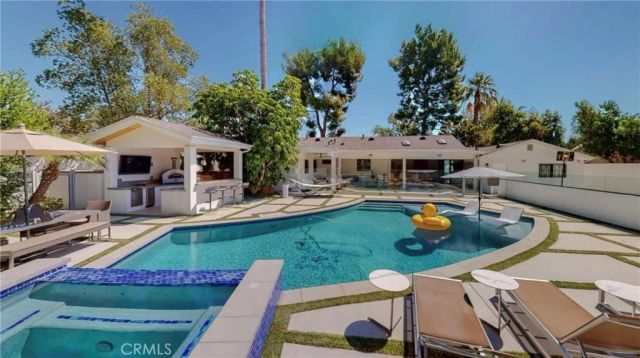6945 Amestoy, Los Angeles, CA 91406