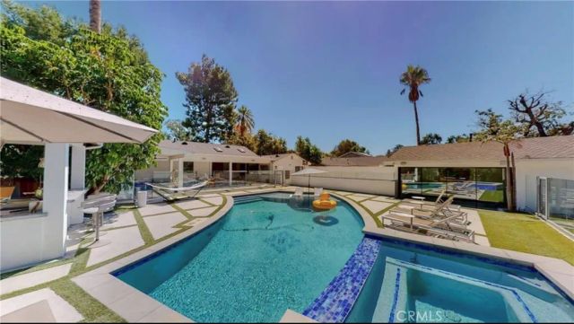 6945 Amestoy, Los Angeles, CA 91406