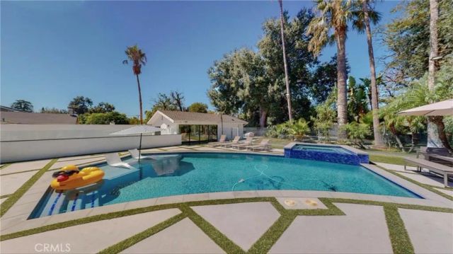 6945 Amestoy, Los Angeles, CA 91406