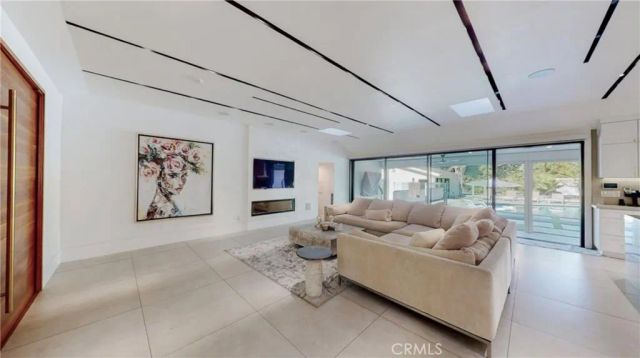 6945 Amestoy, Los Angeles, CA 91406