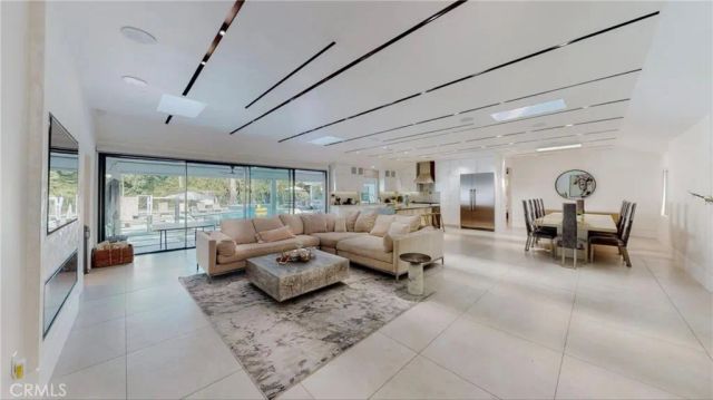 6945 Amestoy, Los Angeles, CA 91406