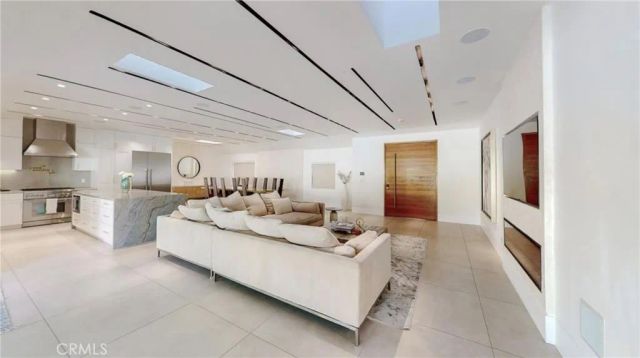 6945 Amestoy, Los Angeles, CA 91406