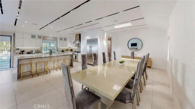 6945 Amestoy, Los Angeles, CA 91406