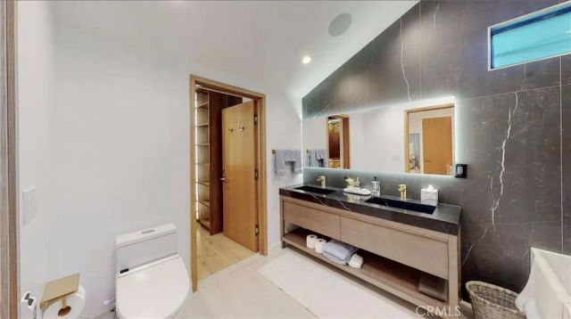 6945 Amestoy, Los Angeles, CA 91406