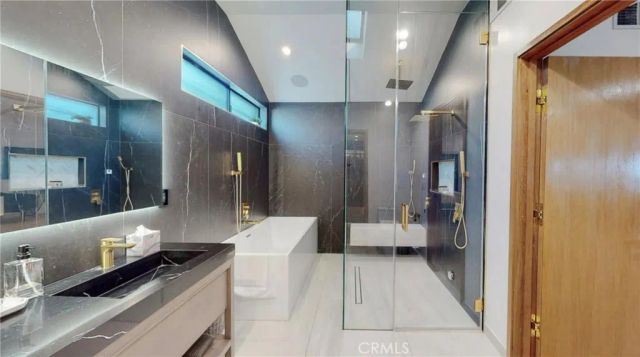 6945 Amestoy, Los Angeles, CA 91406