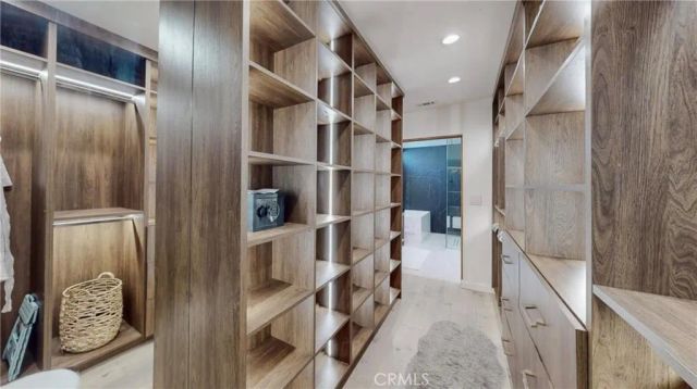6945 Amestoy, Los Angeles, CA 91406