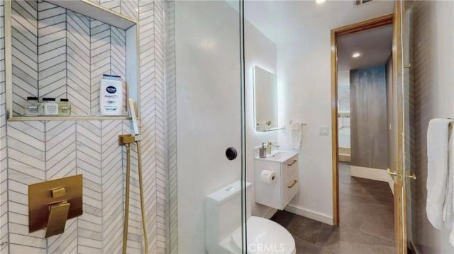 6945 Amestoy, Los Angeles, CA 91406