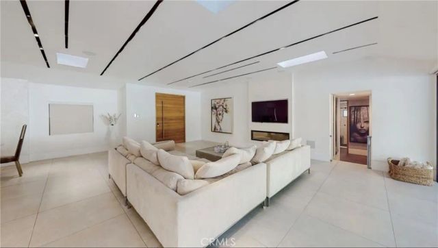 6945 Amestoy, Los Angeles, CA 91406