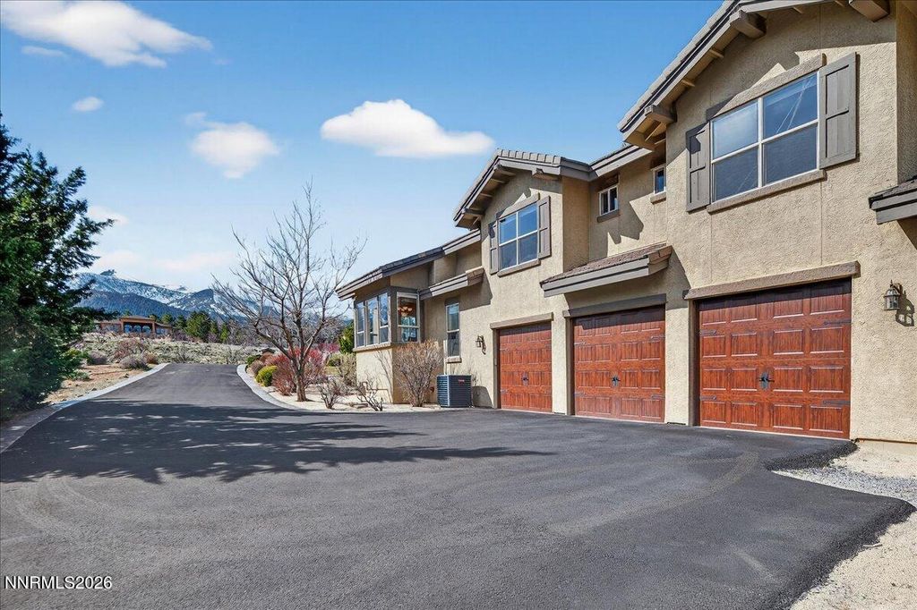 Image 7 of property listing at 224 S Earlham Court, Reno, NV 89511