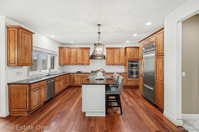 12901 Sleigh Trail, Milford, MI 48380