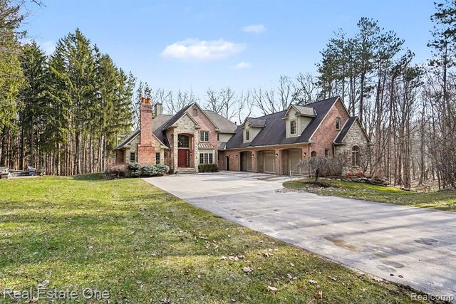 12901 Sleigh Trail, Milford, MI 48380