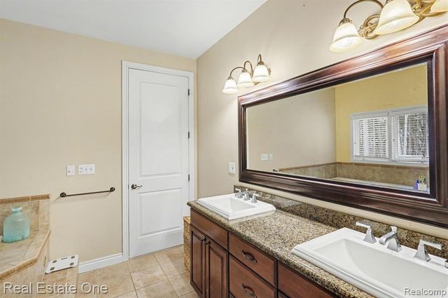 12901 Sleigh Trail, Milford, MI 48380