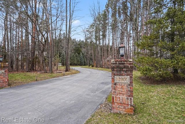 12901 Sleigh Trail, Milford, MI 48380