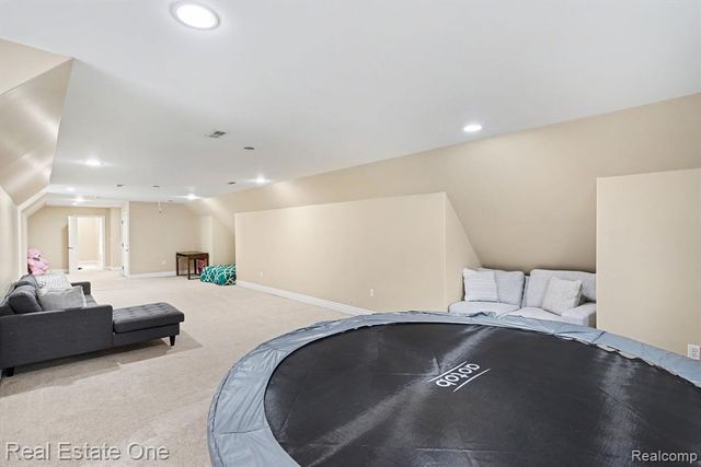 12901 Sleigh Trail, Milford, MI 48380