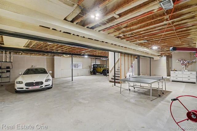 12901 Sleigh Trail, Milford, MI 48380