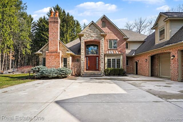 12901 Sleigh Trail, Milford, MI 48380