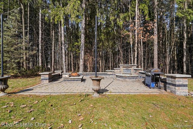 12901 Sleigh Trail, Milford, MI 48380