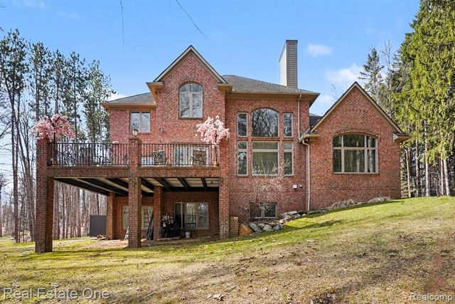 12901 Sleigh Trail, Milford, MI 48380