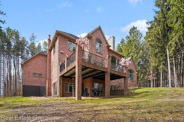 12901 Sleigh Trail, Milford, MI 48380