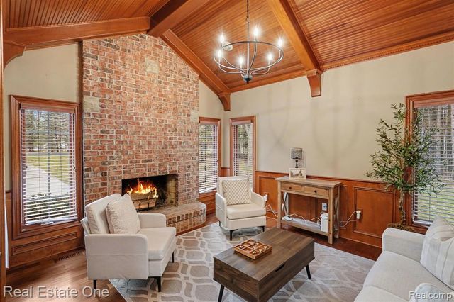 12901 Sleigh Trail, Milford, MI 48380