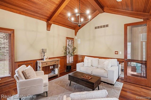 12901 Sleigh Trail, Milford, MI 48380