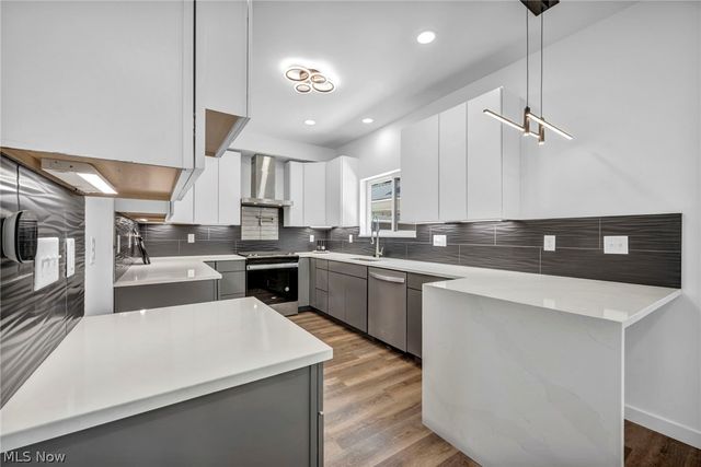 1872 W 57th Street, Cleveland, OH 44102