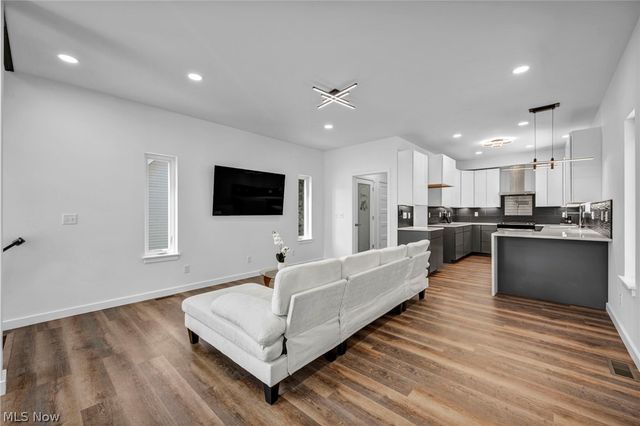 1872 W 57th Street, Cleveland, OH 44102