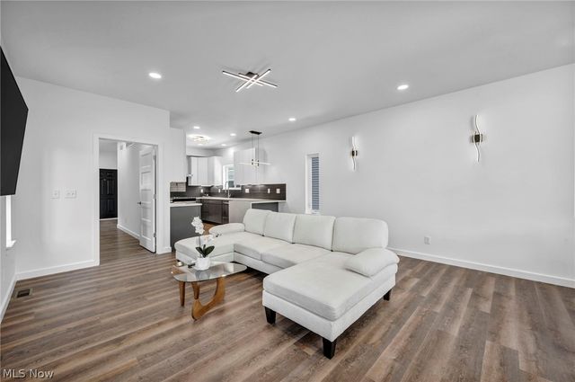 1872 W 57th Street, Cleveland, OH 44102