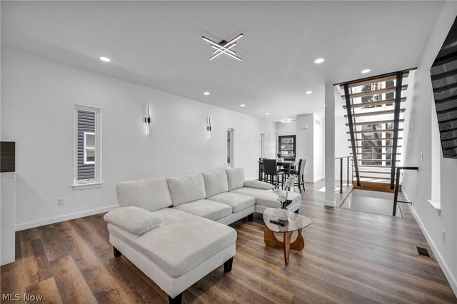 1872 W 57th Street, Cleveland, OH 44102