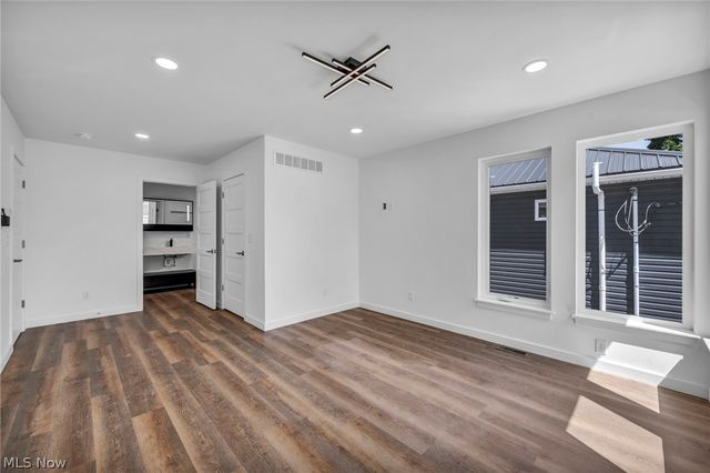 1872 W 57th Street, Cleveland, OH 44102