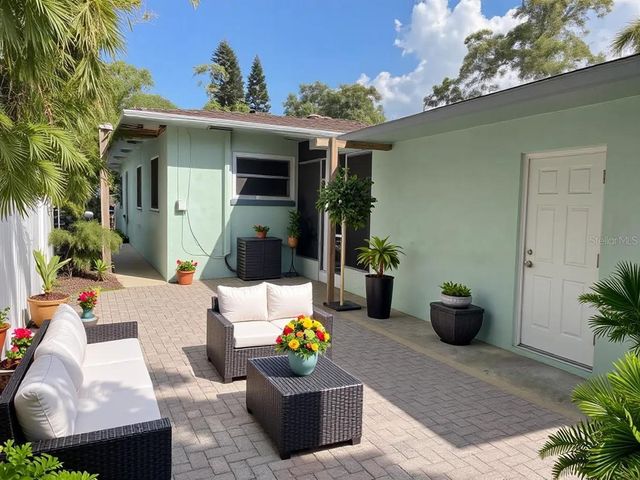 807 26TH AVENUE N, St Petersburg, FL 33704