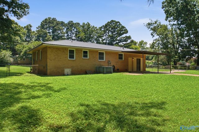 3116 Greenhill Drive NW, Huntsville, AL 35810