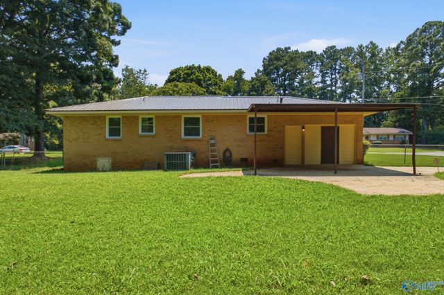 3116 Greenhill Drive NW, Huntsville, AL 35810