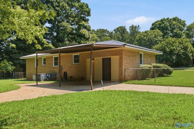 3116 Greenhill Drive NW, Huntsville, AL 35810