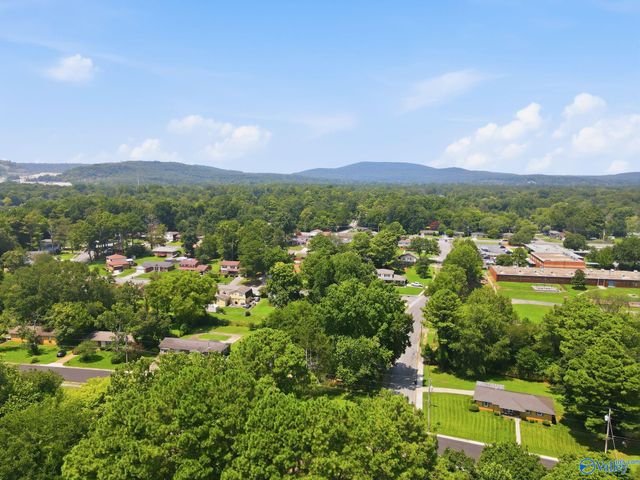 3116 Greenhill Drive NW, Huntsville, AL 35810