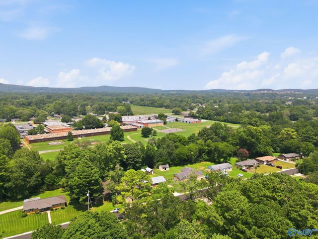 3116 Greenhill Drive NW, Huntsville, AL 35810