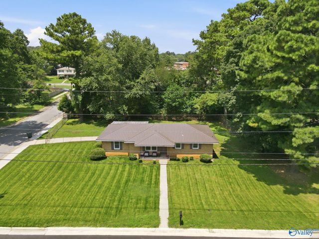 3116 Greenhill Drive NW, Huntsville, AL 35810