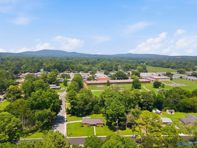 3116 Greenhill Drive NW, Huntsville, AL 35810