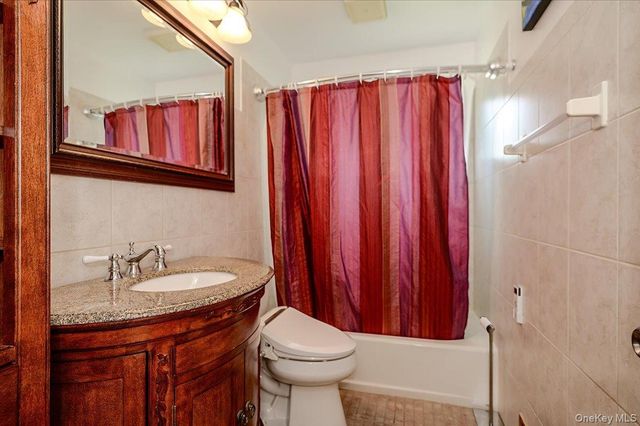 3 Ronald Lane, Sayville, NY 11782
