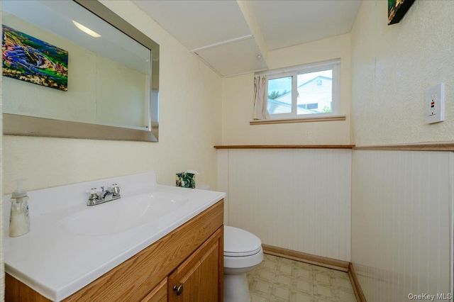 3 Ronald Lane, Sayville, NY 11782