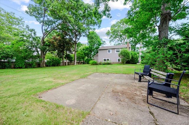 3 Ronald Lane, Sayville, NY 11782