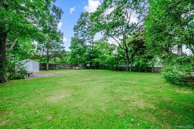 3 Ronald Lane, Sayville, NY 11782