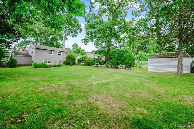 3 Ronald Lane, Sayville, NY 11782