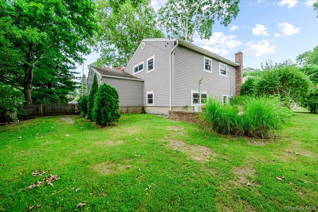 3 Ronald Lane, Sayville, NY 11782