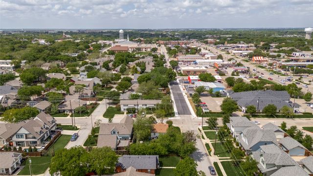612 E Wall Street, Grapevine, TX 76051