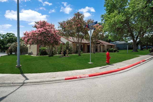 8703 Golden, Windcrest, TX 78239
