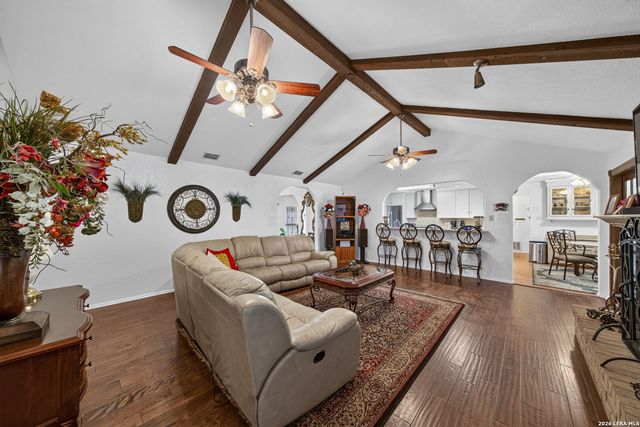 8703 Golden, Windcrest, TX 78239